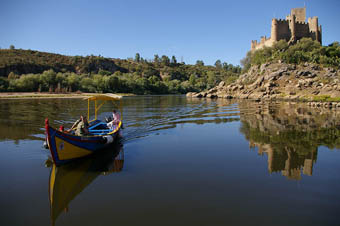 Castelo de Almourol - barco low